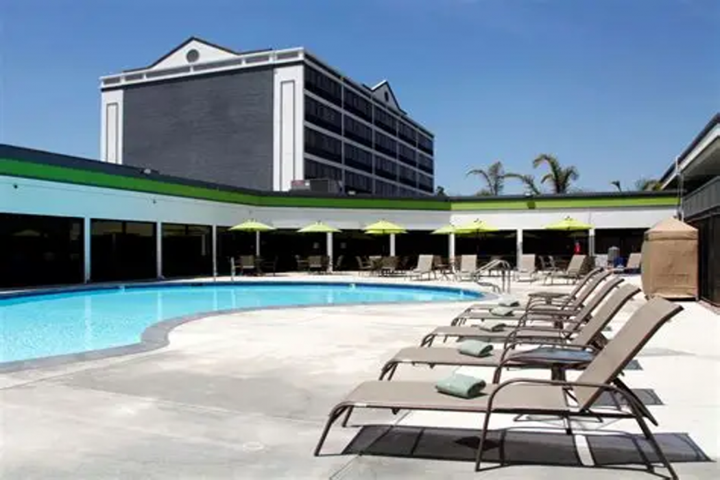 Radisson Hotel Oakland Airport 35/63