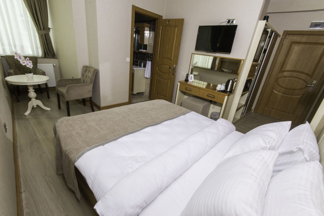 DE MAISON AIRPORT HOTEL 45/63