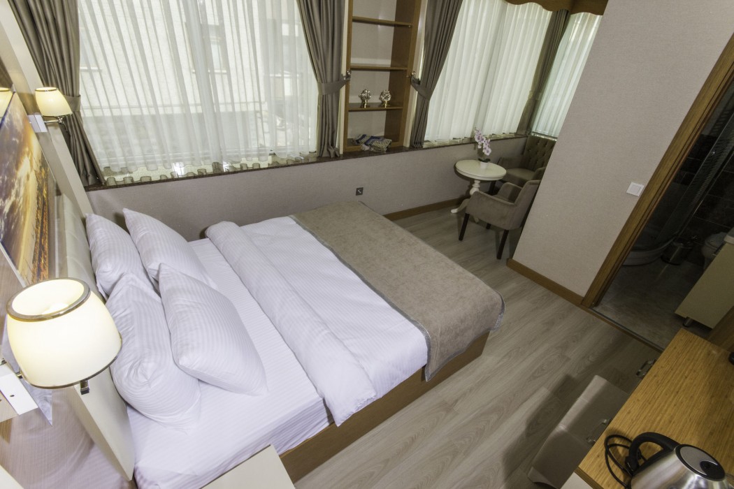 DE MAISON AIRPORT HOTEL 48/63