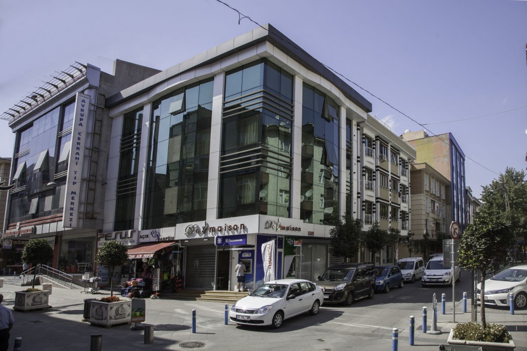 DE MAISON AIRPORT HOTEL 50/63