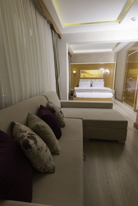 DE MAISON AIRPORT HOTEL 51/63