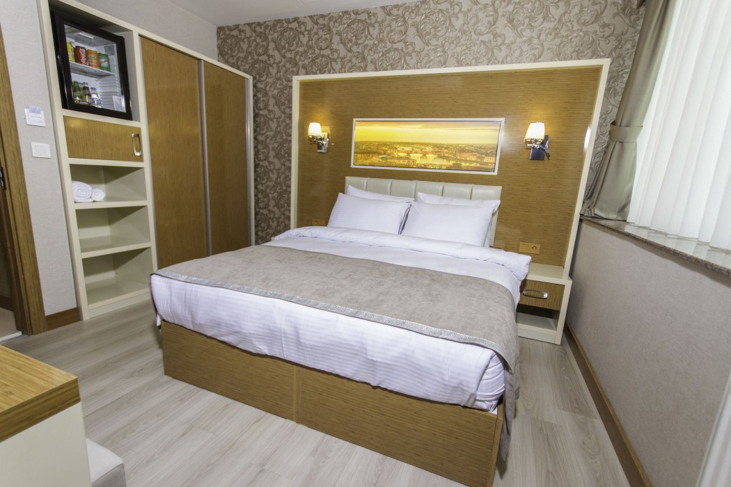 DE MAISON AIRPORT HOTEL 43/63