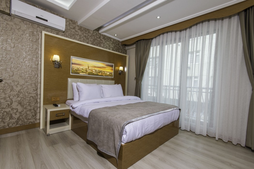 DE MAISON AIRPORT HOTEL 53/63