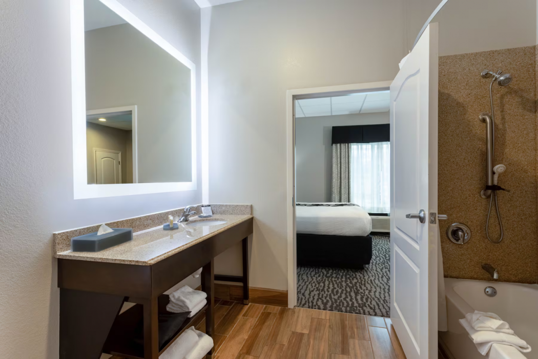 La Quinta Inn & Suites by Wyndham Huntsville Airport Madison 19/47