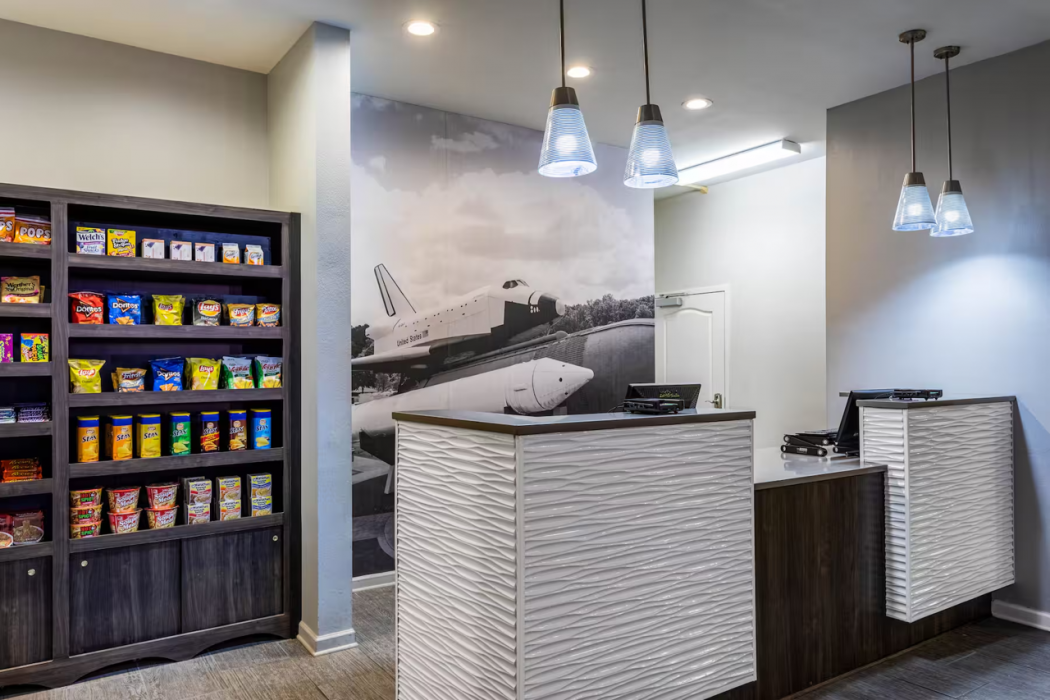 La Quinta Inn & Suites by Wyndham Huntsville Airport Madison 7/47