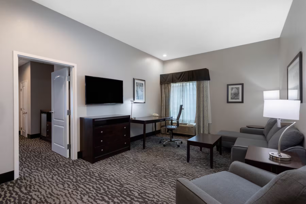 La Quinta Inn & Suites by Wyndham Huntsville Airport Madison 15/47