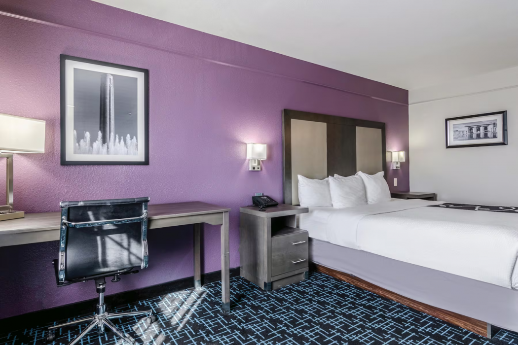 La Quinta Inn and Suites by Wyndham Kansas City Airport 15/34