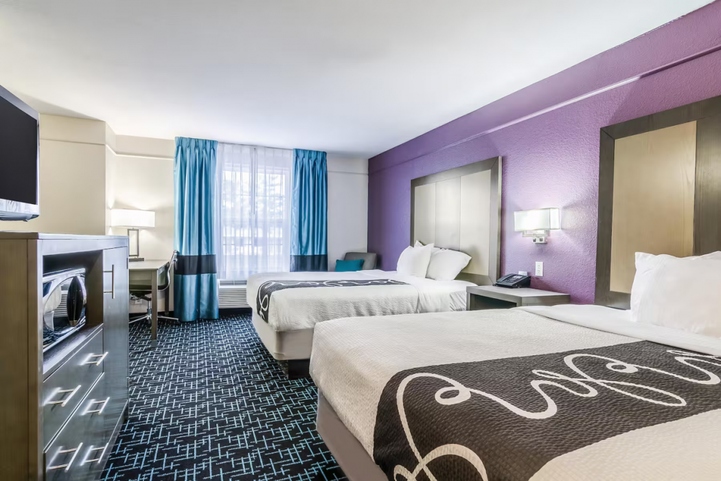 La Quinta Inn and Suites by Wyndham Kansas City Airport 10/34