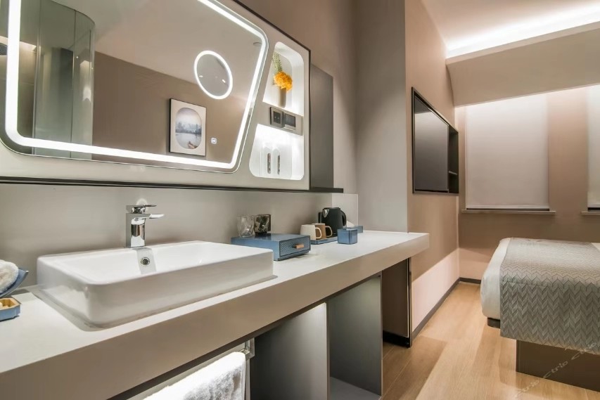 Room at Skybird Hotel Hongqiao Airport, SHANGHAI