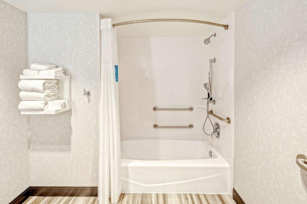 Hampton Inn Cardiff Beach Encinitas, CA 13/33