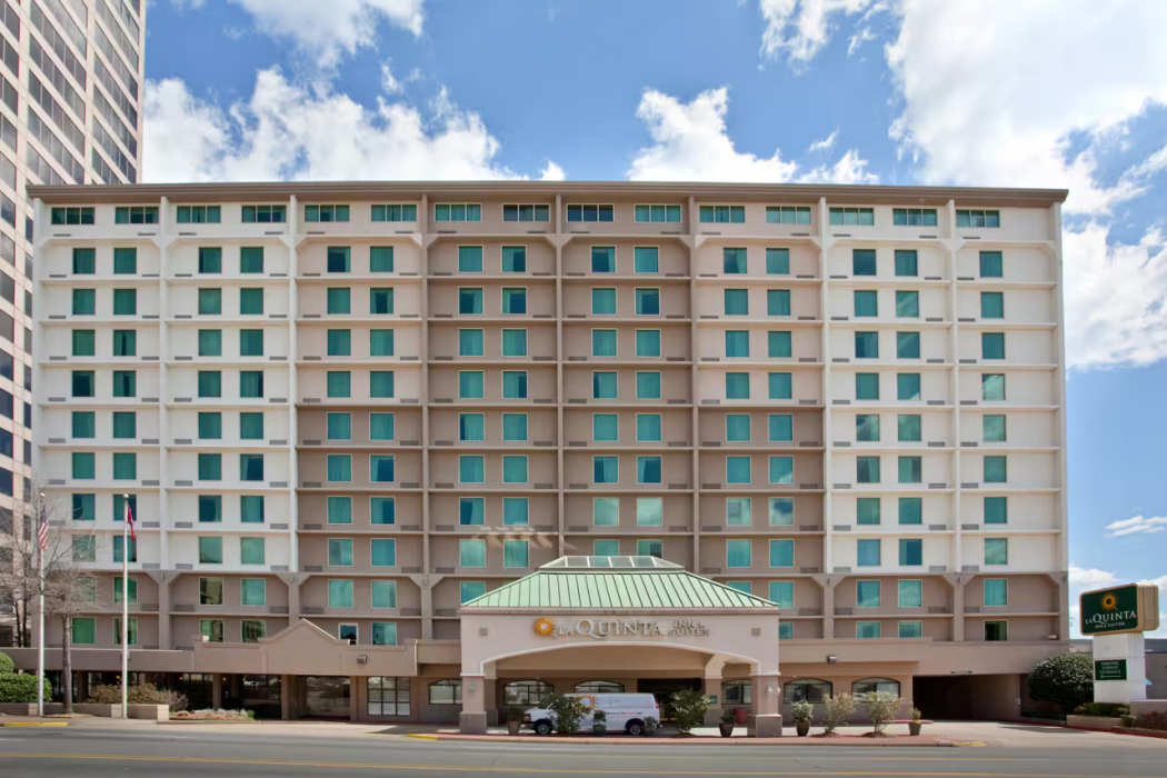 La Quinta Inn & Suites by Wyndham Downtown Conference Center image