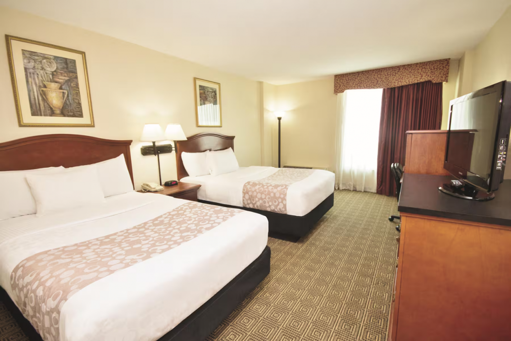 La Quinta Inn & Suites by Wyndham Downtown Conference Center 12/33