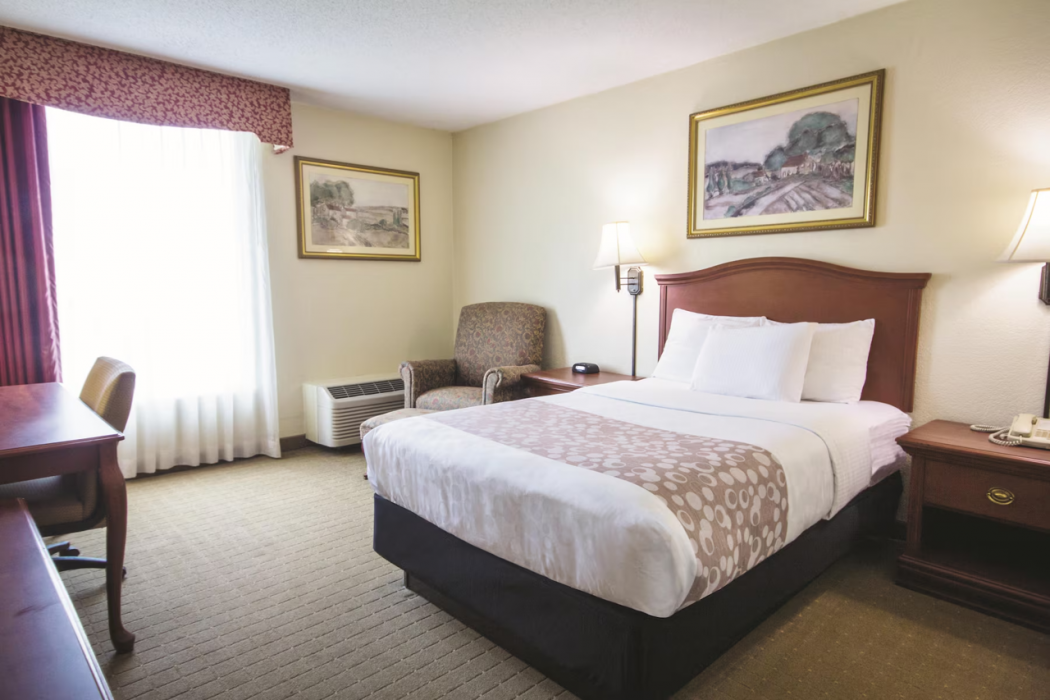 La Quinta Inn & Suites by Wyndham Downtown Conference Center 13/33