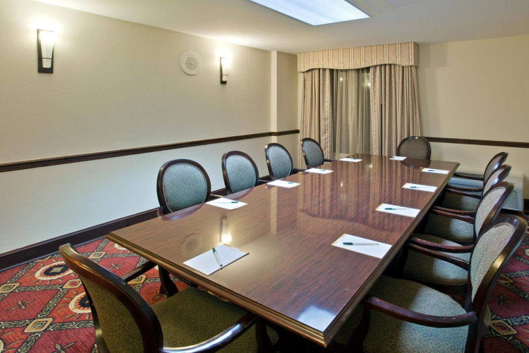 La Quinta Inn & Suites by Wyndham Downtown Conference Center 17/33
