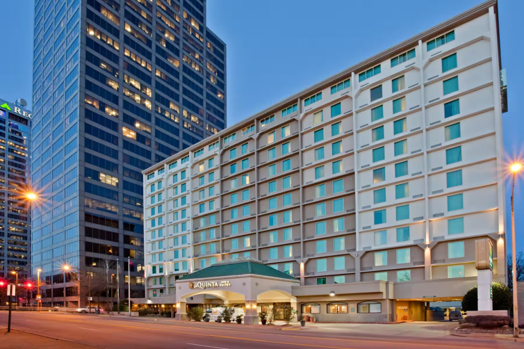La Quinta Inn & Suites by Wyndham Downtown Conference Center 2/33