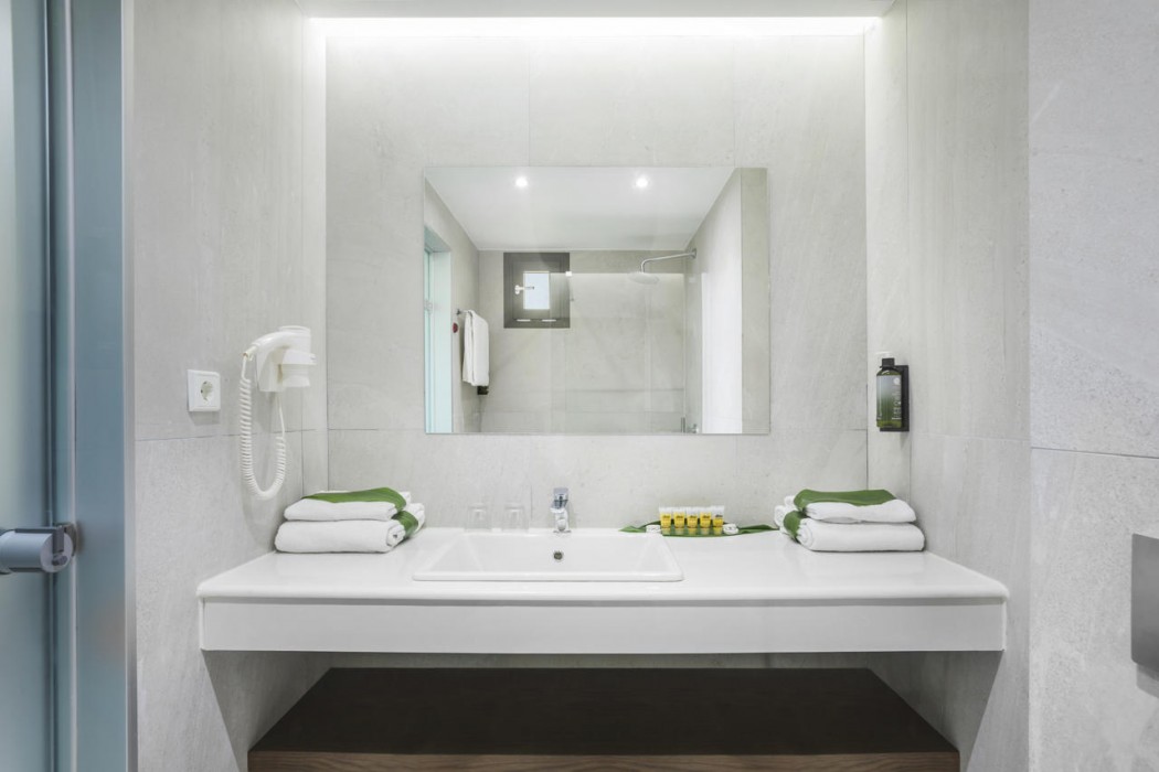 Iris Hotel 13/107