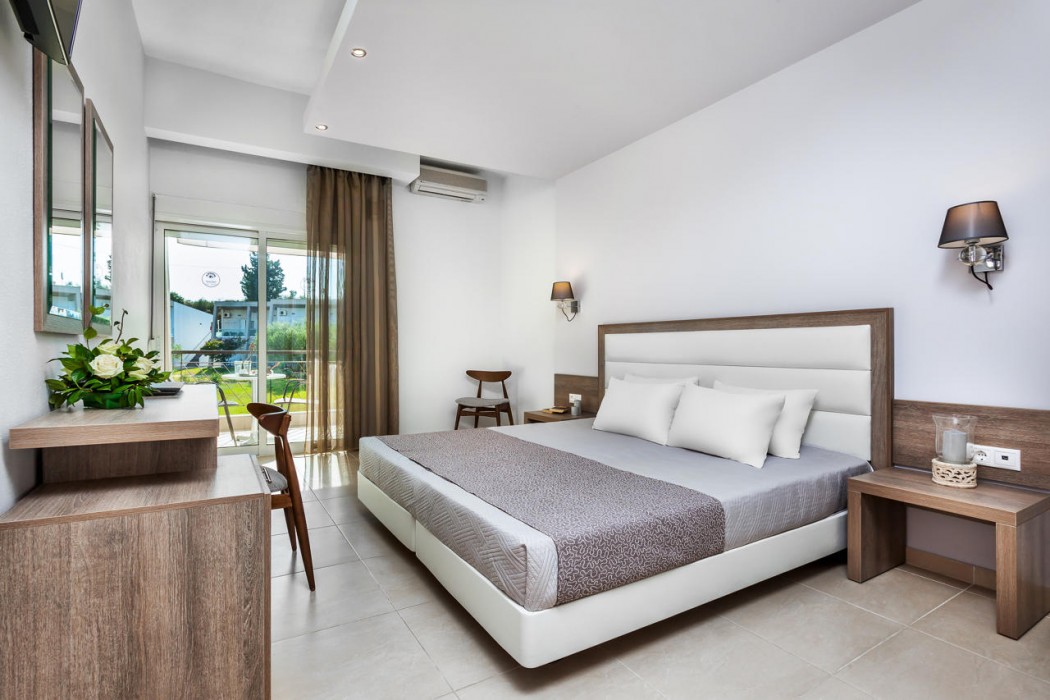 Iris Hotel 43/107