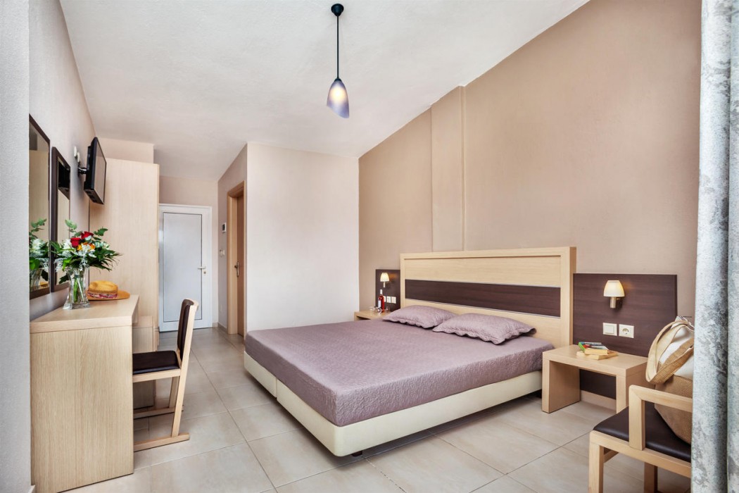 Iris Hotel 34/107