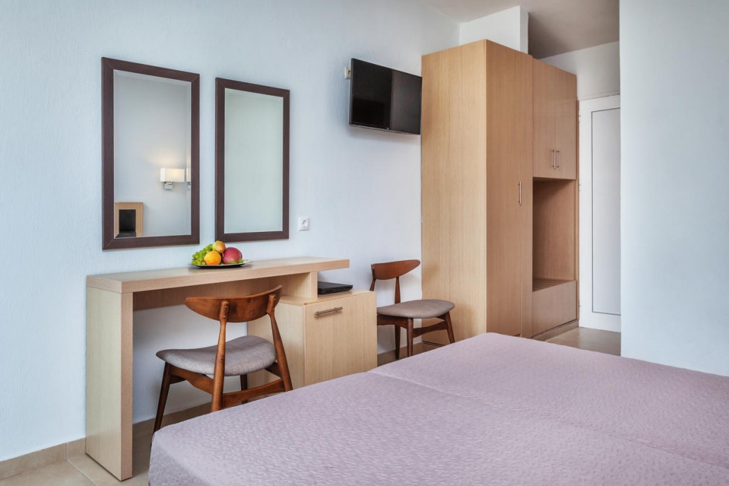 Iris Hotel 38/107
