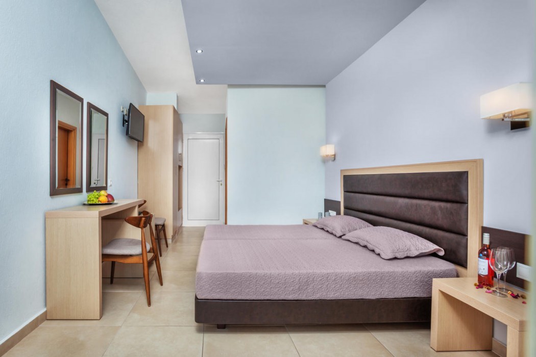 Iris Hotel 28/107