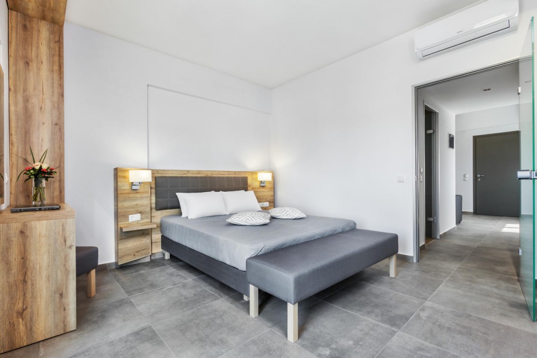 Iris Hotel 18/107