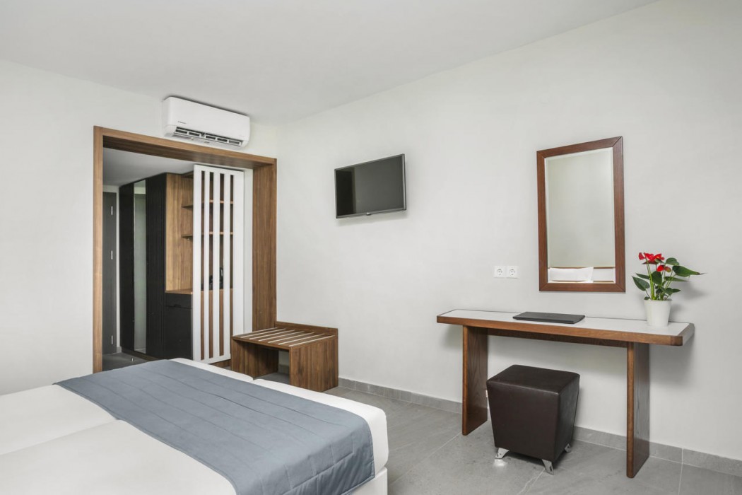 Iris Hotel 30/107