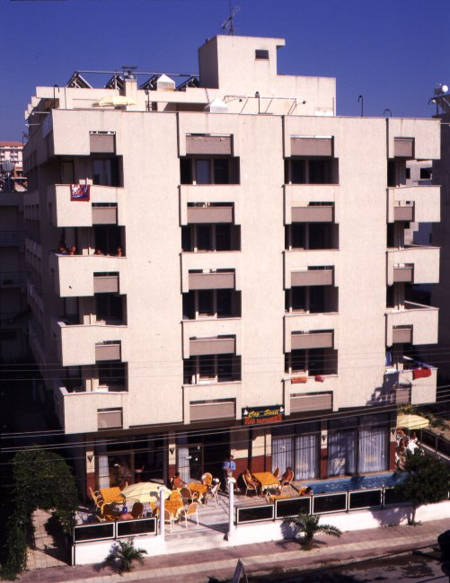 Dias Hotel 1/27