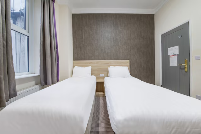 OYO 24 Sussex London Paddington 18/65