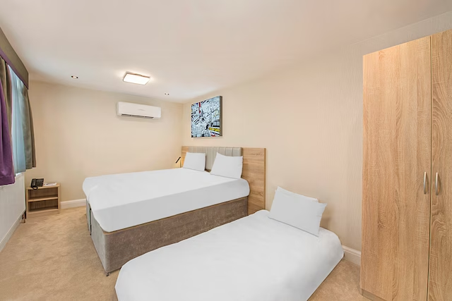 OYO Townhouse 30 Sussex Hotel, London Paddington 16/38