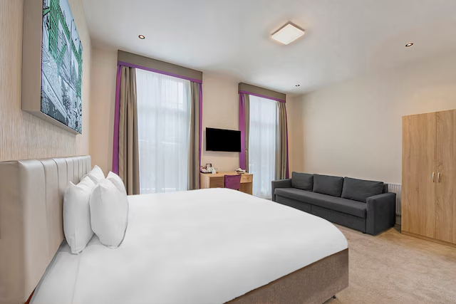 OYO Townhouse 30 Sussex Hotel, London Paddington 9/38