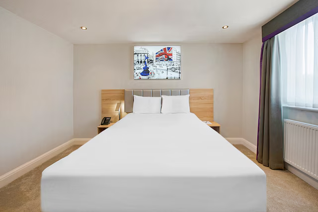 OYO Townhouse 30 Sussex Hotel, London Paddington 13/38