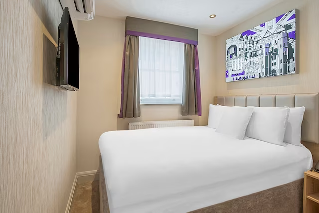 OYO Townhouse 30 Sussex Hotel, London Paddington 17/38