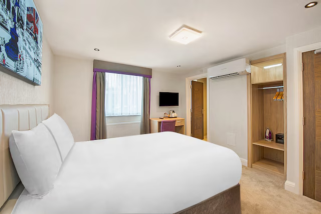 OYO Townhouse 30 Sussex Hotel, London Paddington 12/38