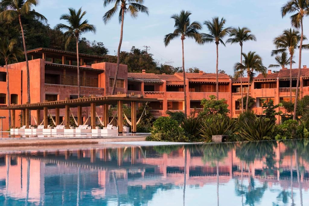 El Careyes Club and Residences 3/35