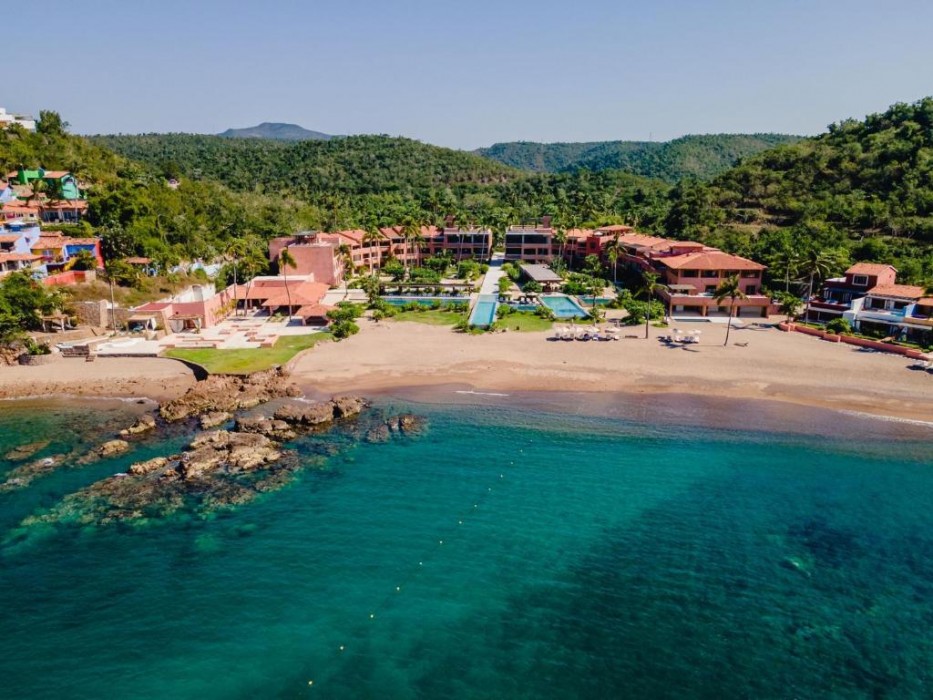 El Careyes Club and Residences 2/35