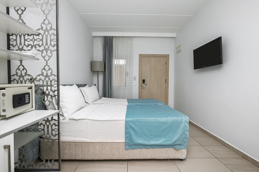 Babana Hotel 15/83