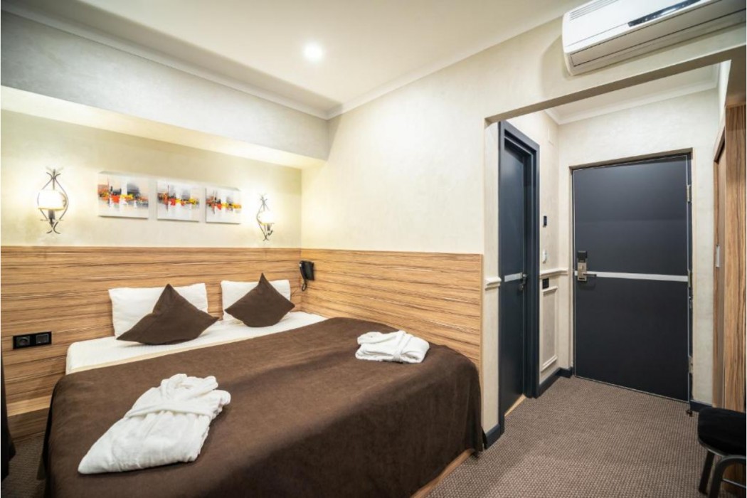 Mildom Premium Hotel 12/45