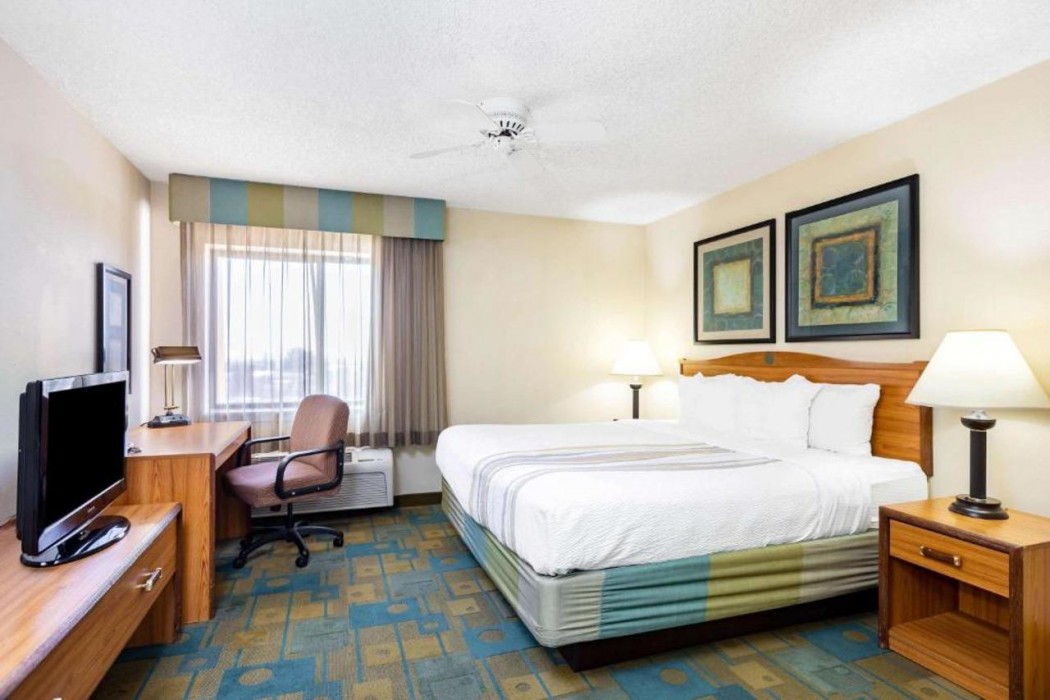 La Quinta Inn & Suites by Wyndham El Paso East 8/37