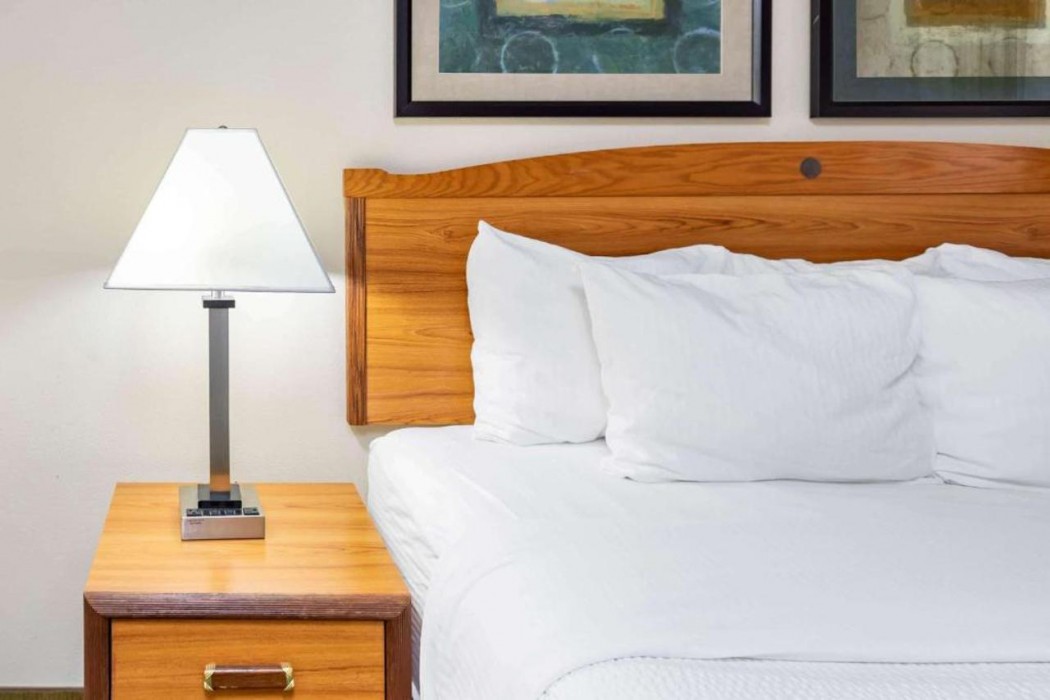 La Quinta Inn & Suites by Wyndham El Paso East 10/37