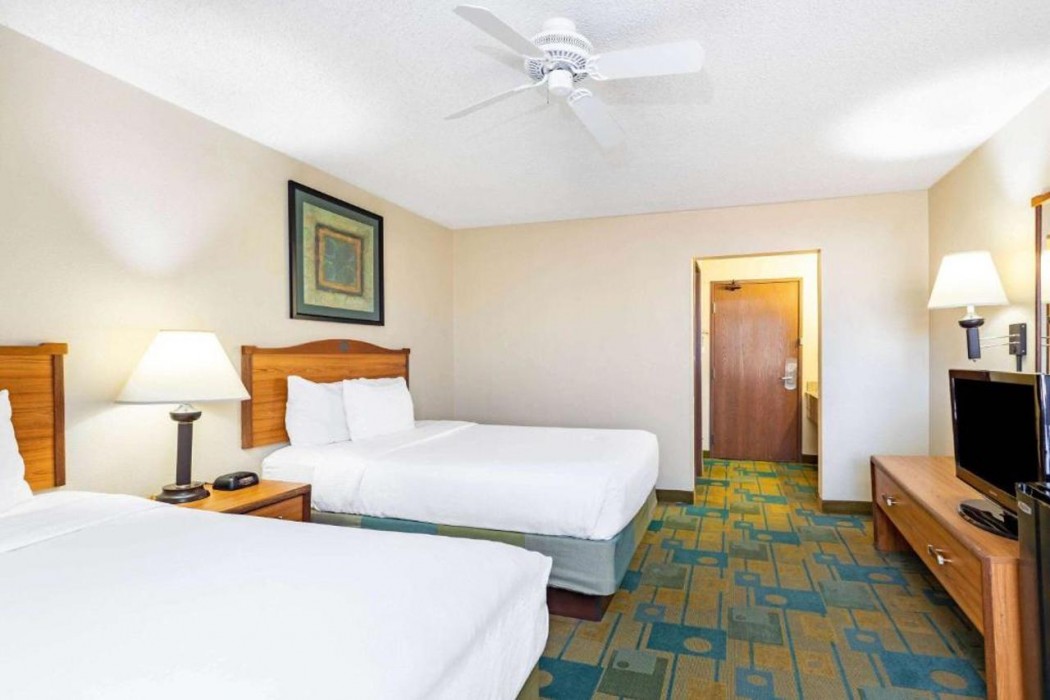 La Quinta Inn & Suites by Wyndham El Paso East 11/37