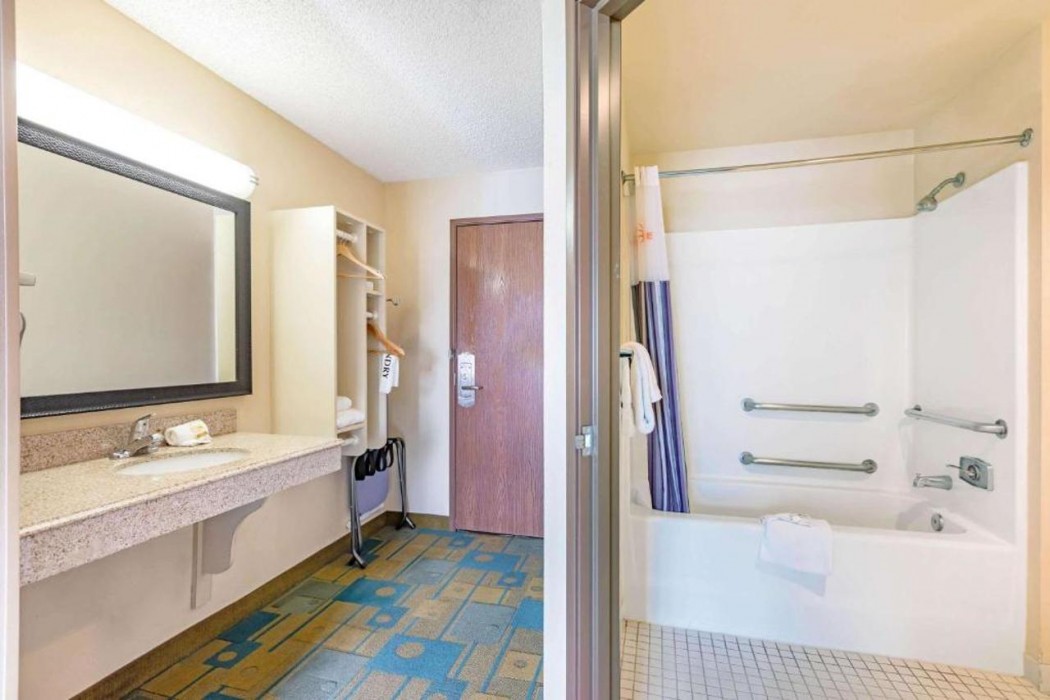 La Quinta Inn & Suites by Wyndham El Paso East 13/37