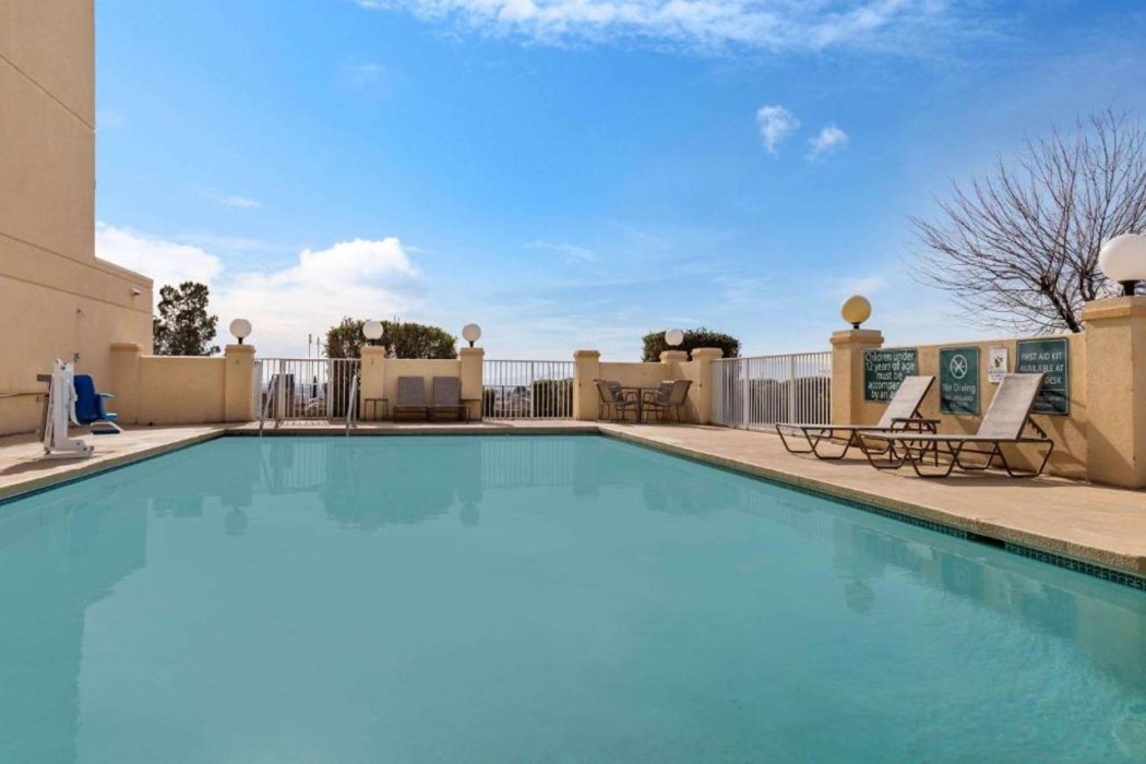 La Quinta Inn & Suites by Wyndham El Paso East 24/37