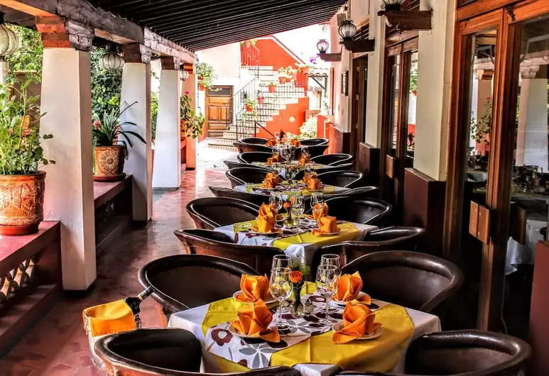 Hotel Embajadoras 23/54