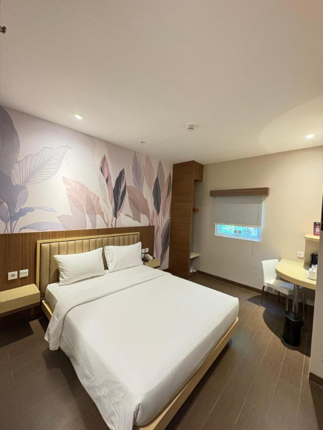 COLOR DOUBLE BED ROOM