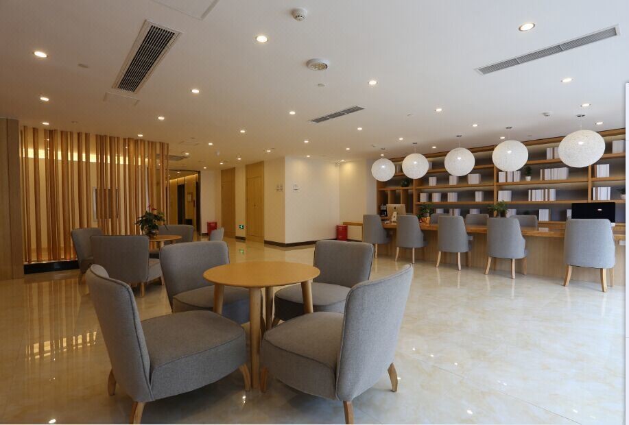 Ji Hotel (Chongqing Jiefangbei Pedestrian Street) 13/64
