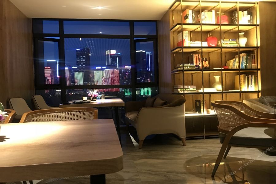Chonpines Hotel (Chongqing Jiefangbei Hongyadong) 15/73