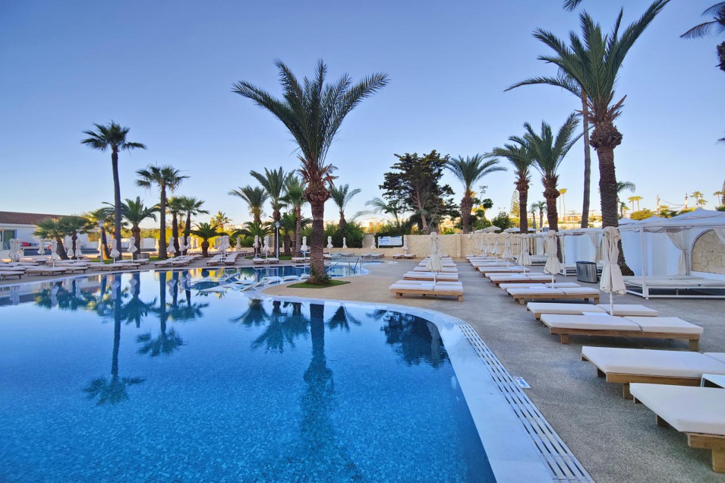 Bohemian Gardens Hotel 19/38