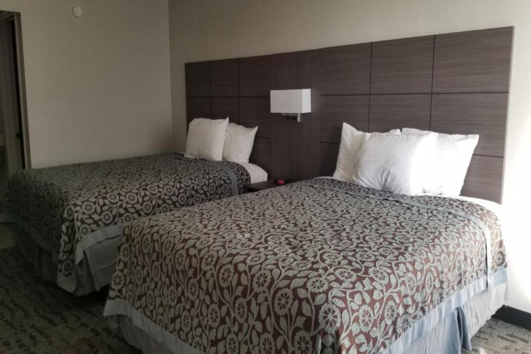 Days Inn and Suites by Wyndham Charleston Airport West 10/13