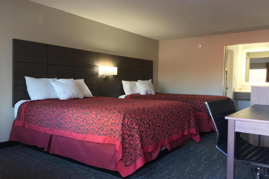 Days Inn and Suites by Wyndham Charleston Airport West 6/13