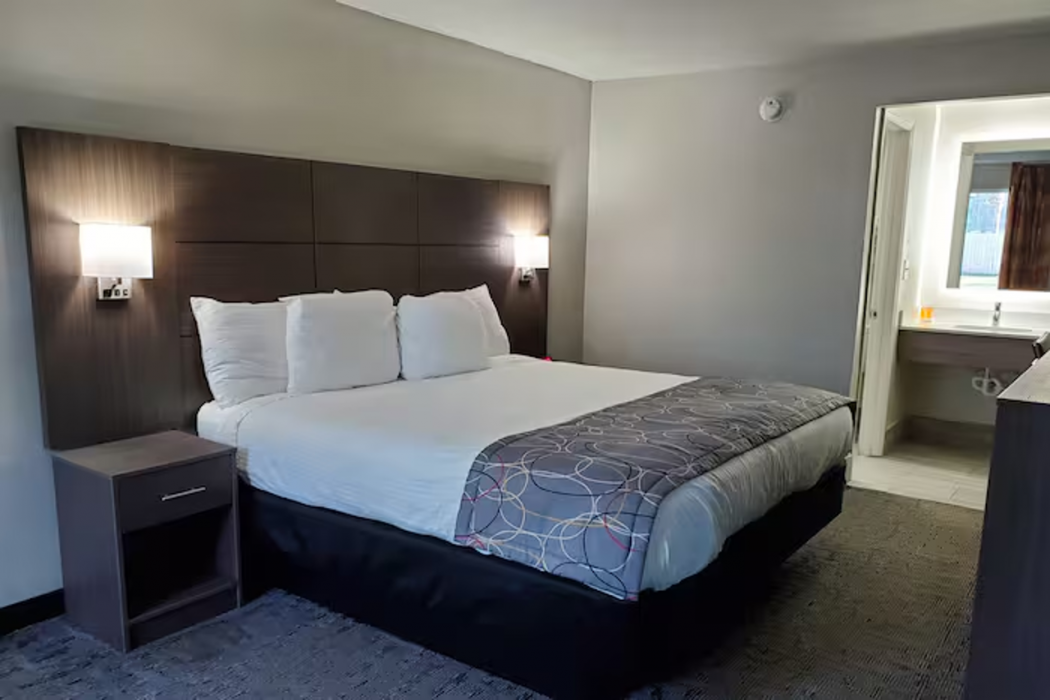 Days Inn and Suites by Wyndham Charleston Airport West 3/13